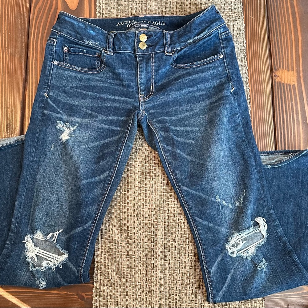 American Eagle artist flare jeans. Size 6 short.